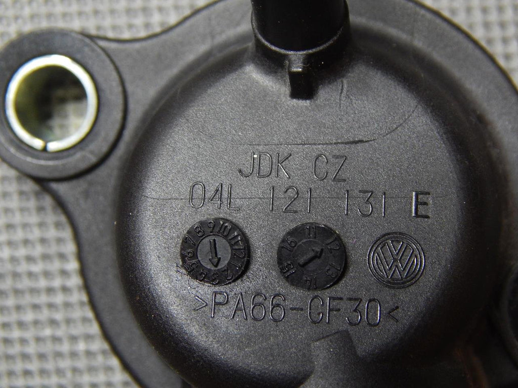 VW GOLF VII WATER CONNECTOR 04L121131E