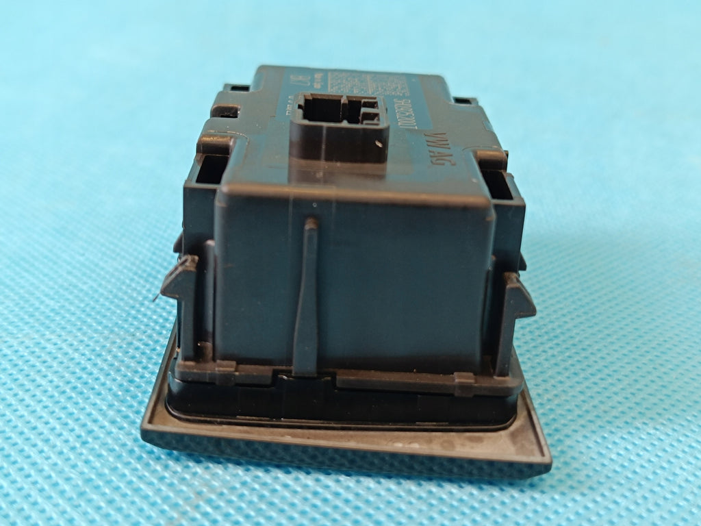 VW GOLF VIII 8 VARIANT 2.0TDI 2022 R EMERGENCY LIGHT BUTTON 5H0925200T