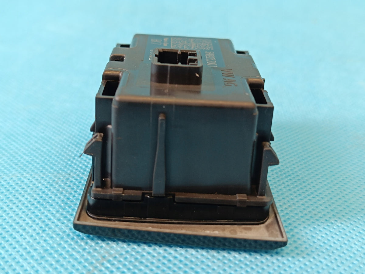 VW GOLF VIII 8 VARIANT 2.0TDI 2022 R EMERGENCY LIGHT BUTTON 5H0925200T