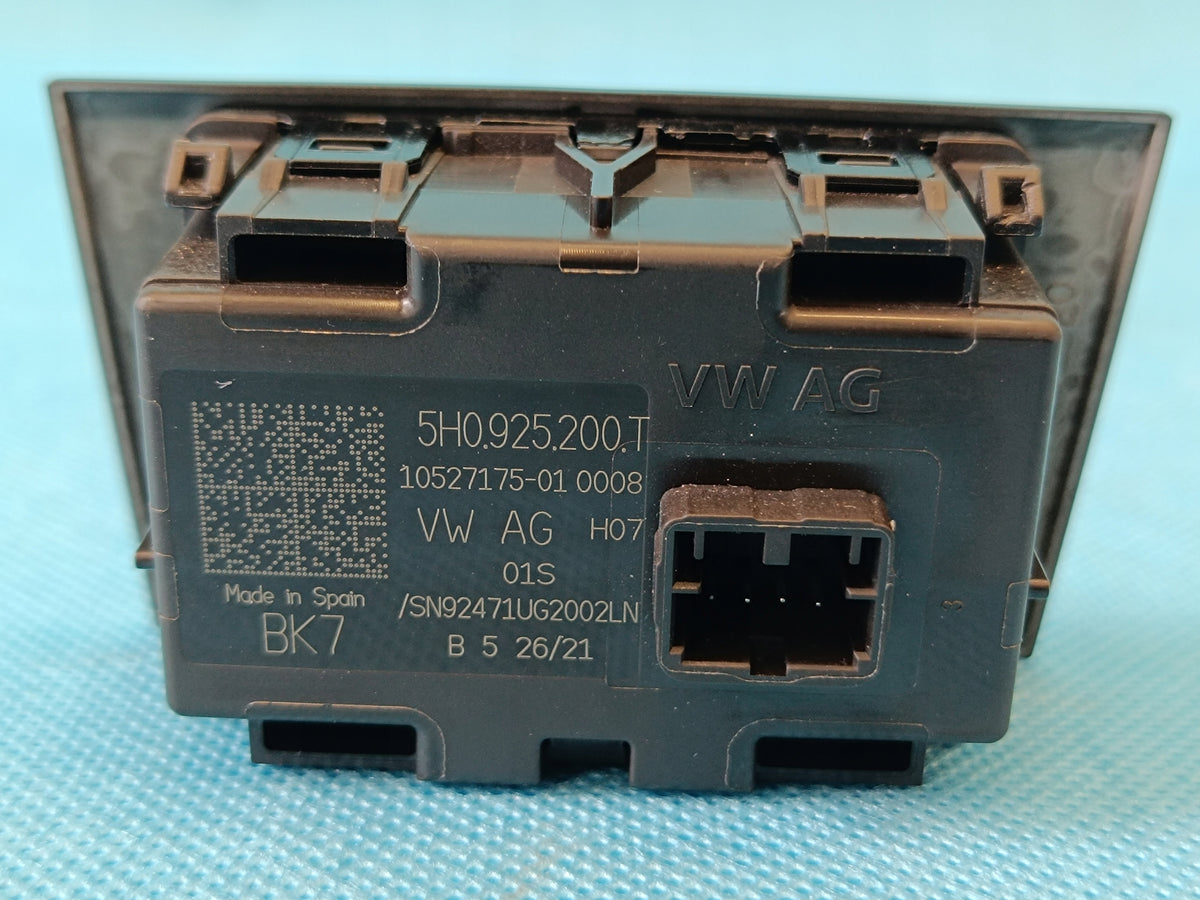 VW GOLF VIII 8 VARIANT 2.0TDI 2022 R EMERGENCY LIGHT BUTTON 5H0925200T