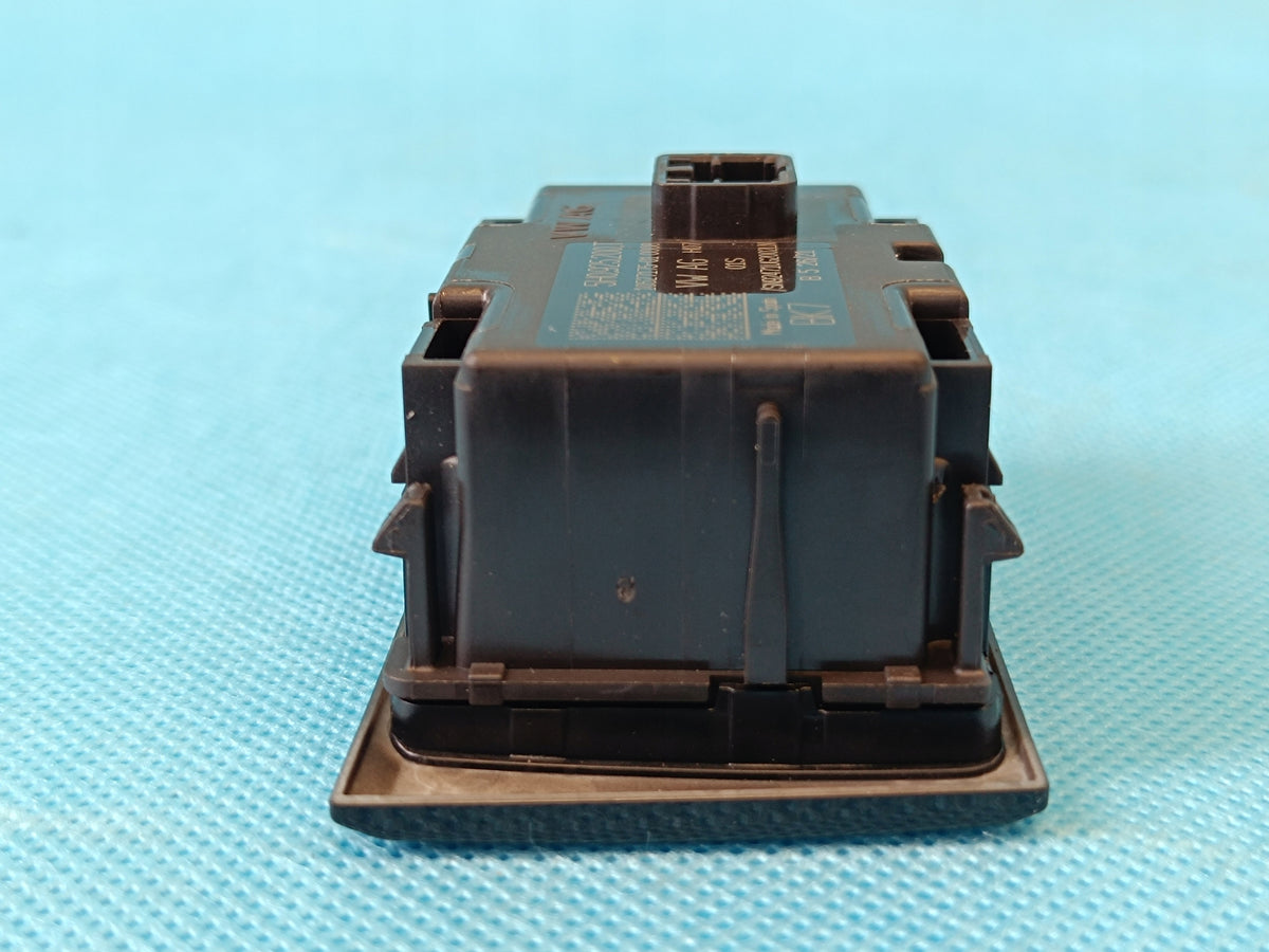 VW GOLF VIII 8 VARIANT 2.0TDI 2022 R EMERGENCY LIGHT BUTTON 5H0925200T