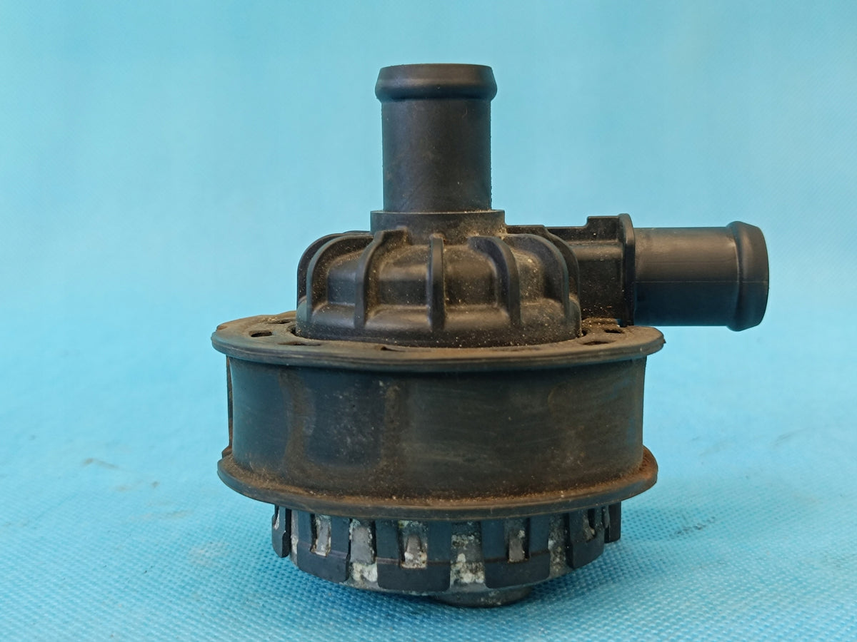 VW GOLF VIII 8 VARIANT 2.0TDI 85KW 2022R WATER PUMP 3Q0965564