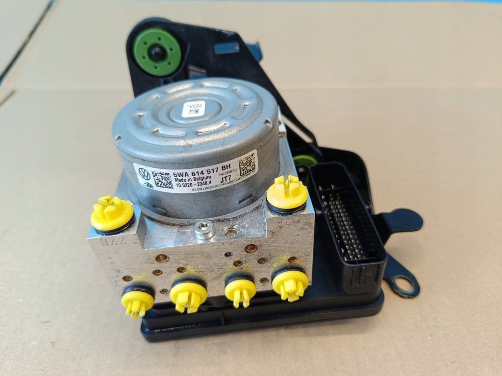 VW GOLF VIII VARIANT 1.5 e-TSI 110KW 2021 R ABS PUMP 5WA614517BH