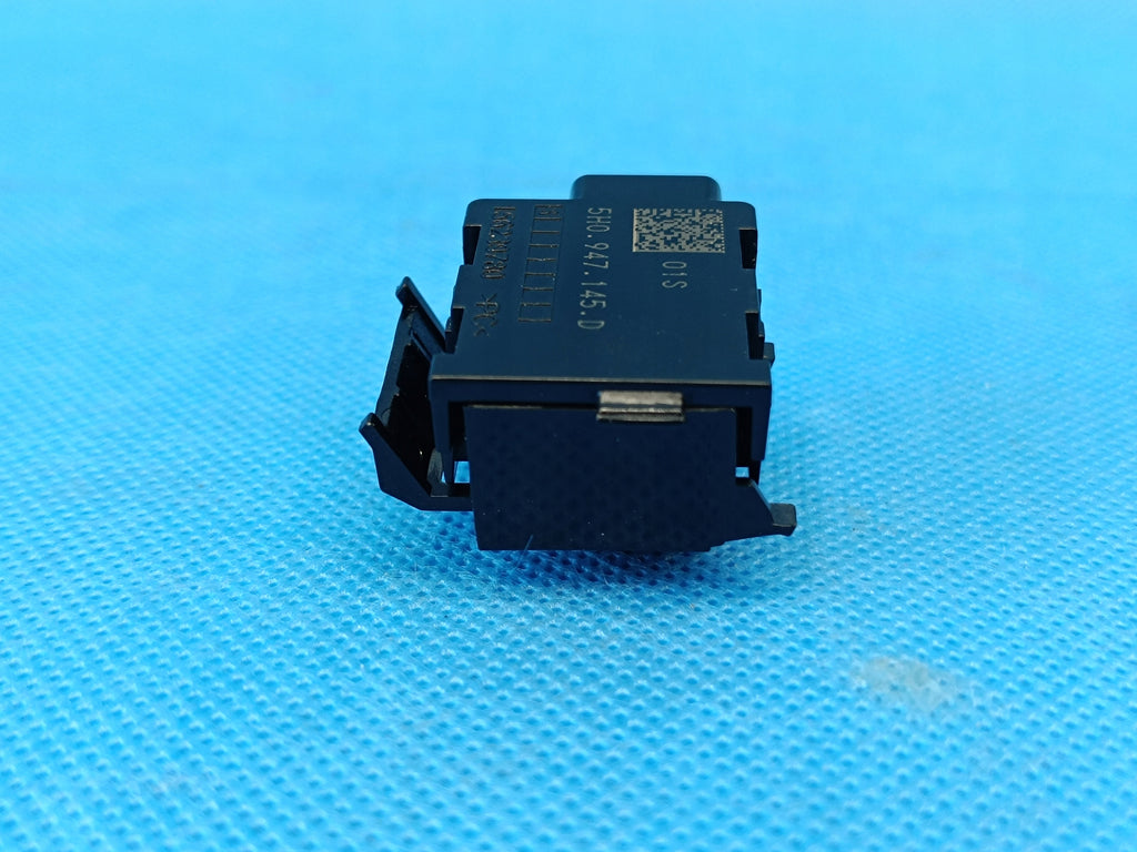 VW GOLF VIII VARIANT 1.5 e-TSI 110KW 2021 R LED LAMP 5H0947145D