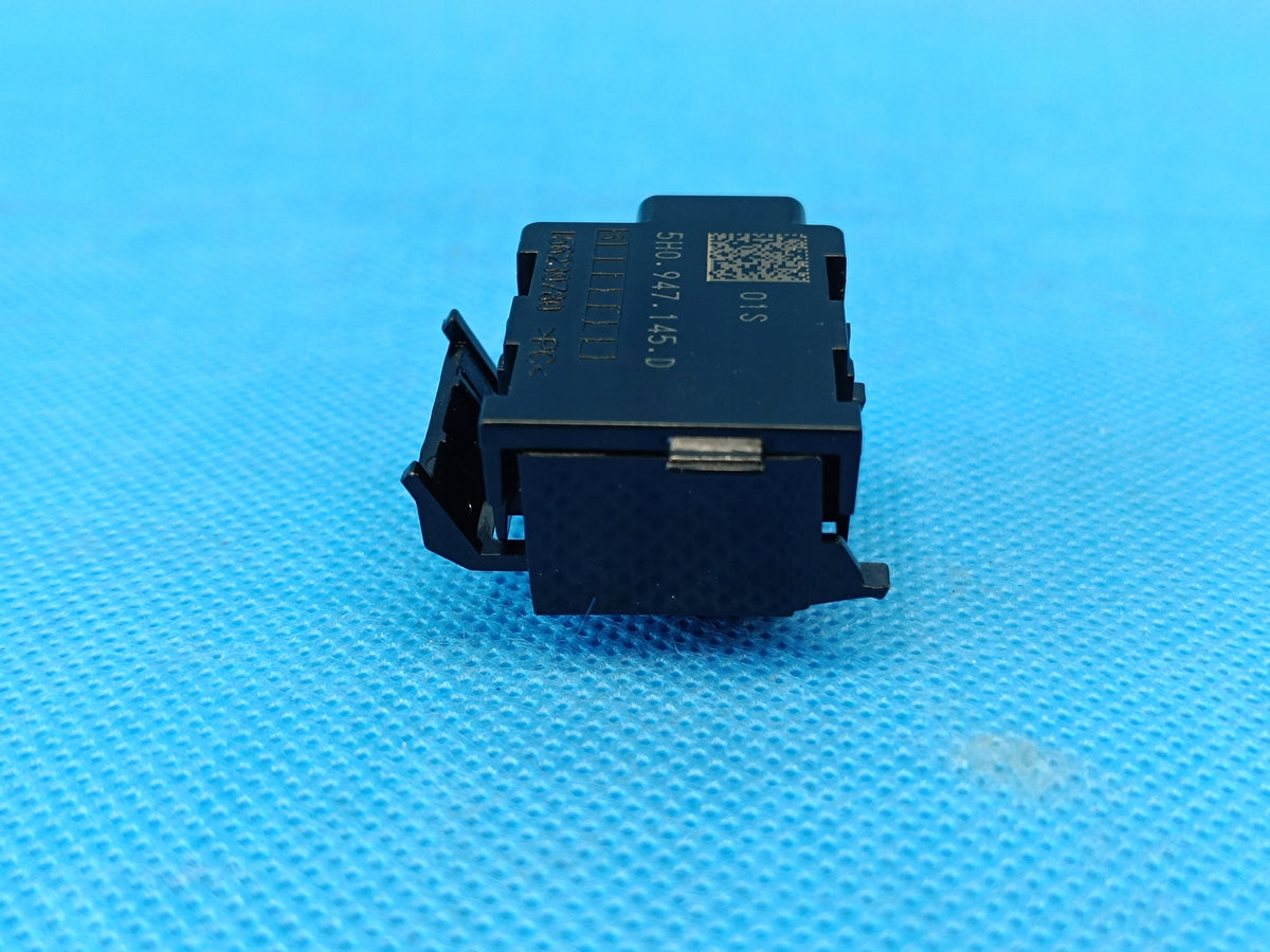VW GOLF VIII VARIANT 1.5 e-TSI 110KW 2021 R LED LAMP 5H0947145D