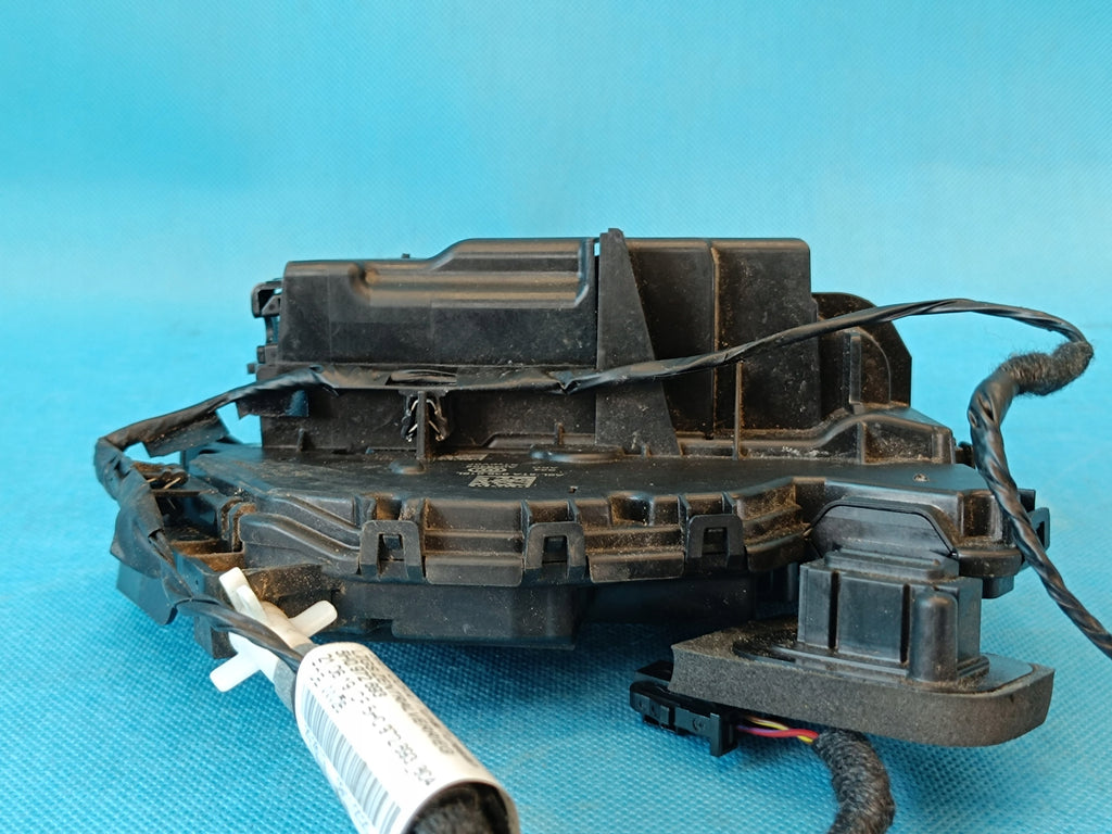 VW GOLF VIII VARIANT 1.5 e-TSI 110KW 2021R DOOR LOCK RIGHT REAR 5TA839016L