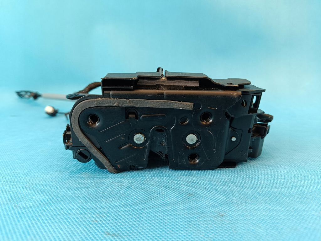 VW GOLF VIII VARIANT 1.5 e-TSI 110KW 2021R DOOR LOCK RIGHT REAR 5TA839016L