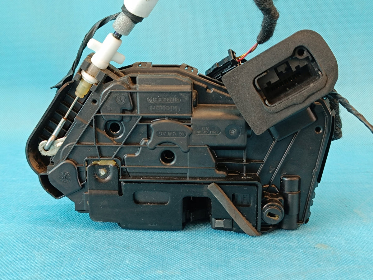 VW GOLF VIII VARIANT 1.5 e-TSI 110KW 2021R DOOR LOCK RIGHT REAR 5TA839016L