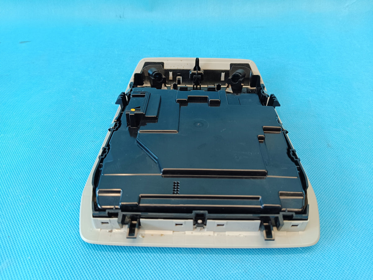 VW GOLF VIII VARIANT 1.5 e-TSI 110KW 2021R HEADLINER LAMP SOS 5H0959561H