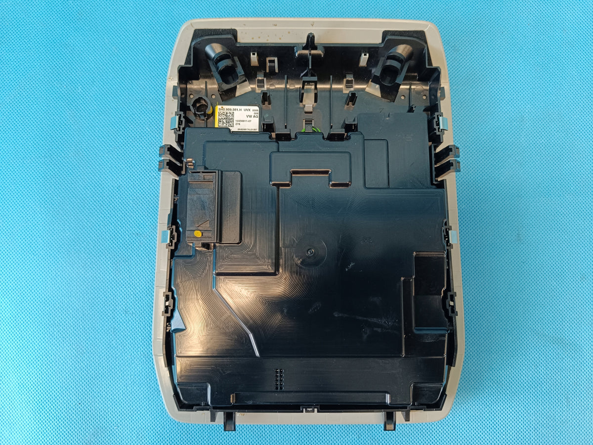 VW GOLF VIII VARIANT 1.5 e-TSI 110KW 2021R HEADLINER LAMP SOS 5H0959561H