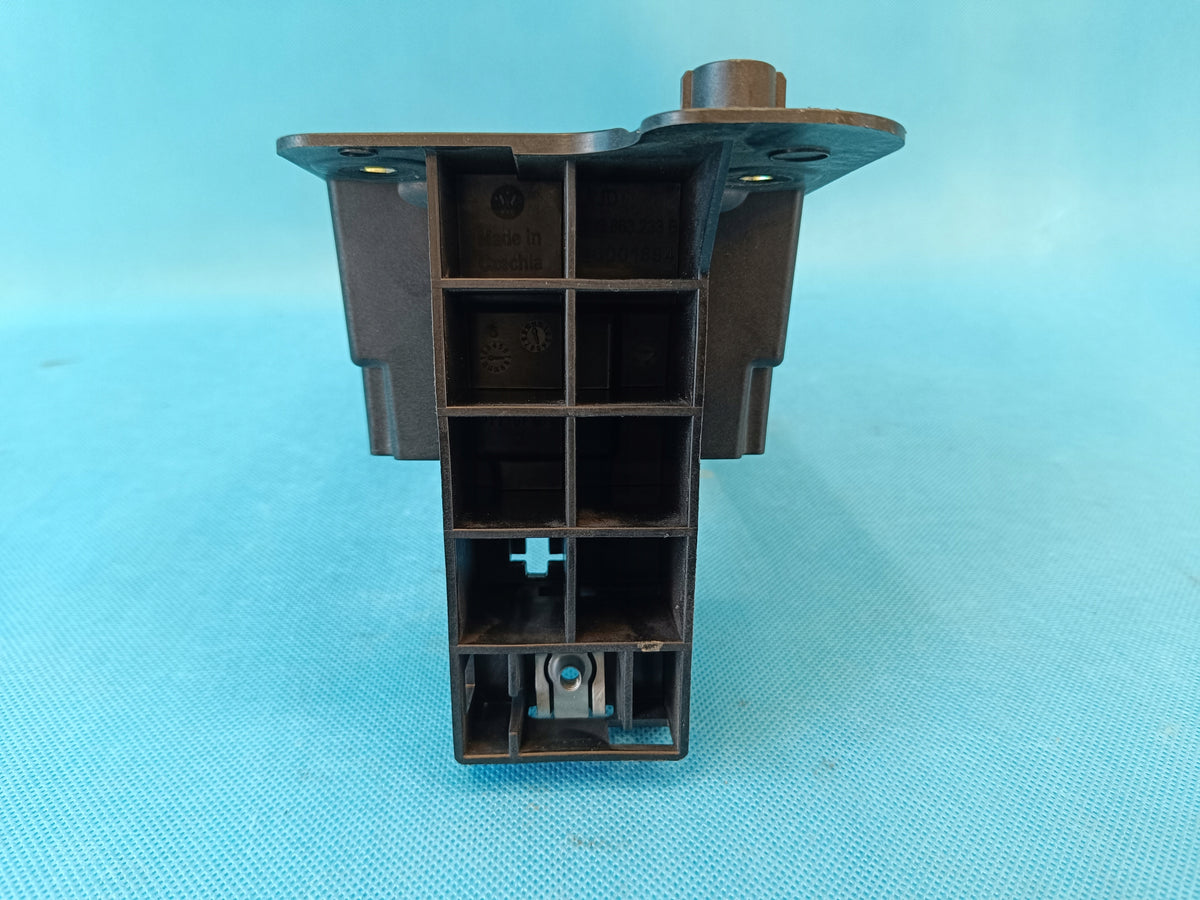 VW GOLF VIII VARIANT 1.5 e-TSI 2021 R GEAR JACK BASE 5H0863233B