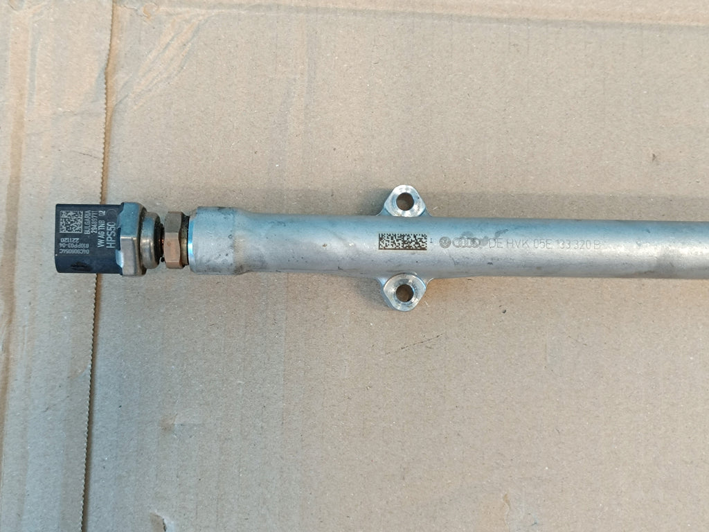 VW GOLF VIII VARIANT 1.5 e-TSI 2021 R INJECTION RAIL SENSOR 05E133320B