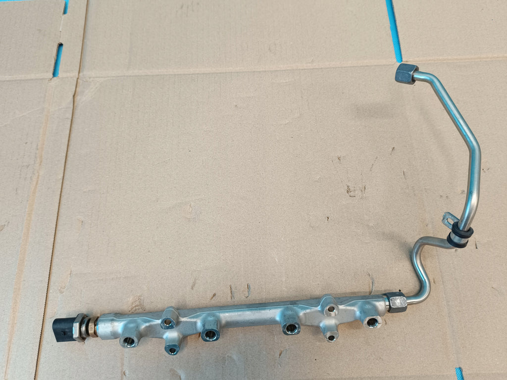 VW GOLF VIII VARIANT 1.5 e-TSI 2021 R INJECTION RAIL SENSOR 05E133320B