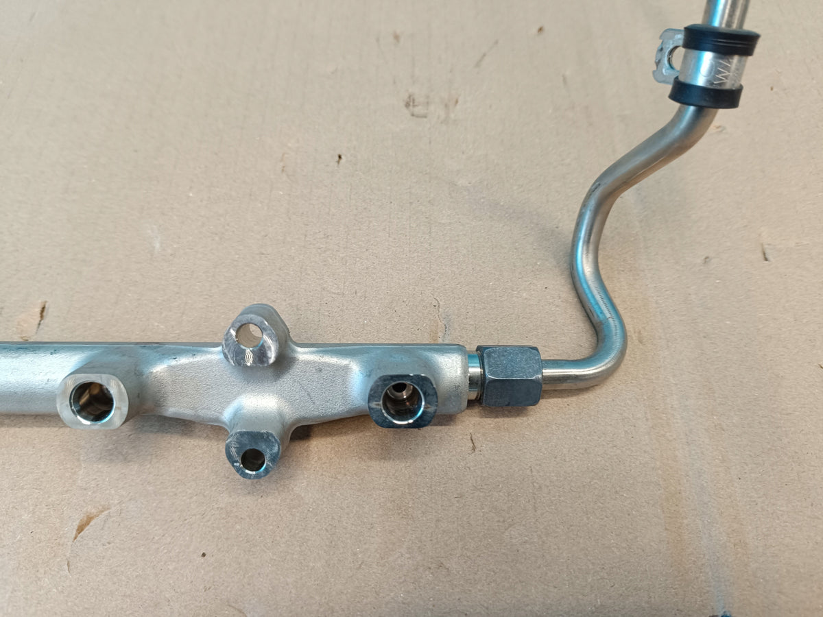 VW GOLF VIII VARIANT 1.5 e-TSI 2021 R INJECTION RAIL SENSOR 05E133320B