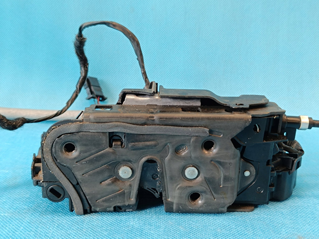 VW GOLF VIII VARIANT 1.5e-TSI 21R BUNDLE DOOR LOCK RIGHT FRONT 5TB837016C