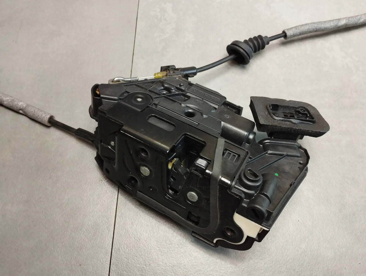 VW Golf VII LOCK RIGHT REAR 5K4839016R