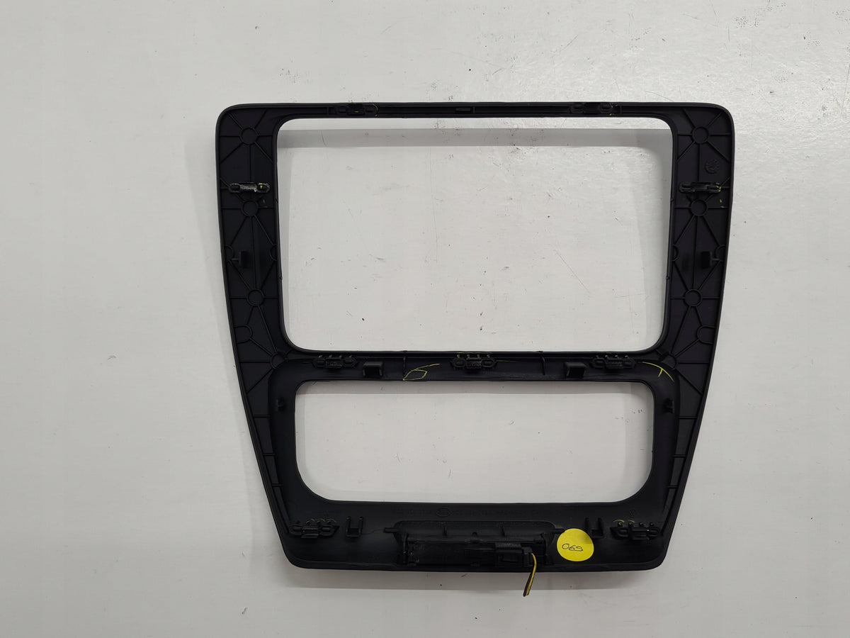 VW JETTA 5C RADIO FRAME 5C6858069A