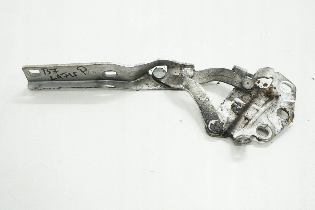 VW PASSAT B7 13R MASK HINGE RIGHT FRONT LA7W 3AA823302