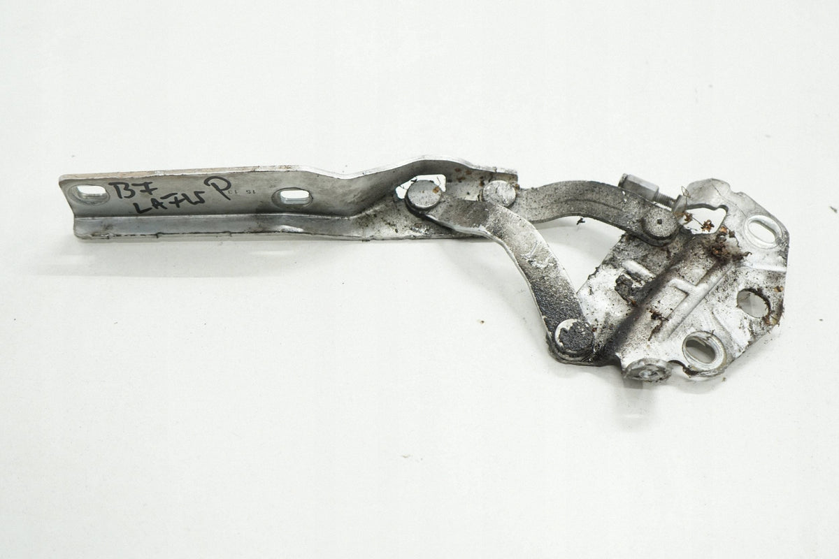 VW PASSAT B7 13R MASK HINGE RIGHT FRONT LA7W 3AA823302