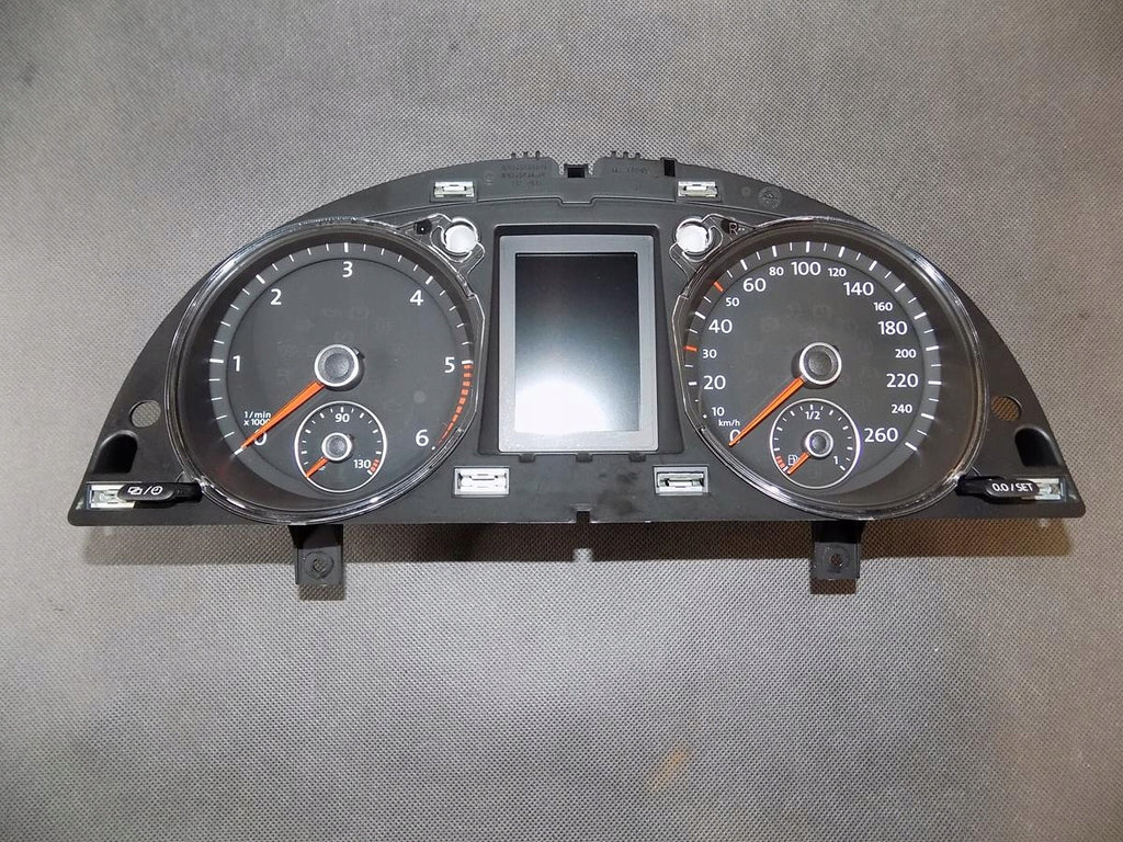 VW PASSAT B7 2.0 TDI COUNTER CLOCKS 3AA920870J