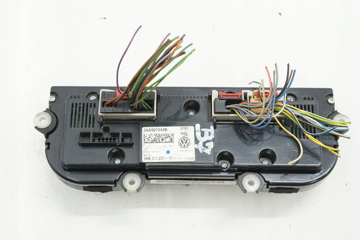 VW PASSAT B7 AIR CONDITIONING PANEL 3AA907044B