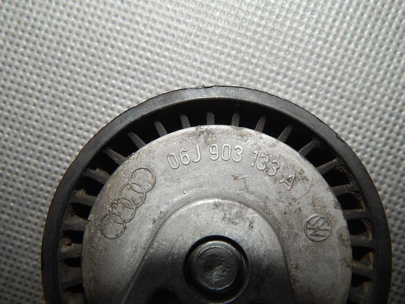 VW PASSAT B7 BELT TENSIONER 06J903133A
