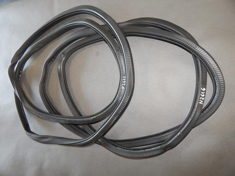 VW PASSAT B7 DOOR SEAL REAR 3C9867913B