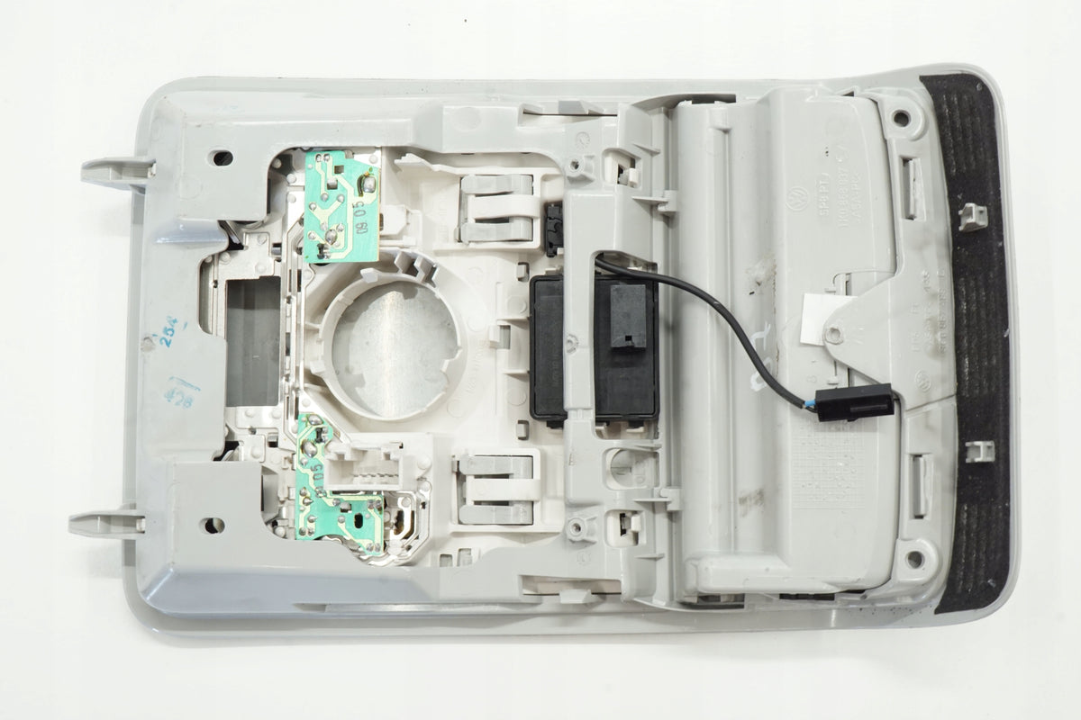 VW PASSAT B7 LAMP CABIN LIGHTING 3C0867489C 1K0947105AE