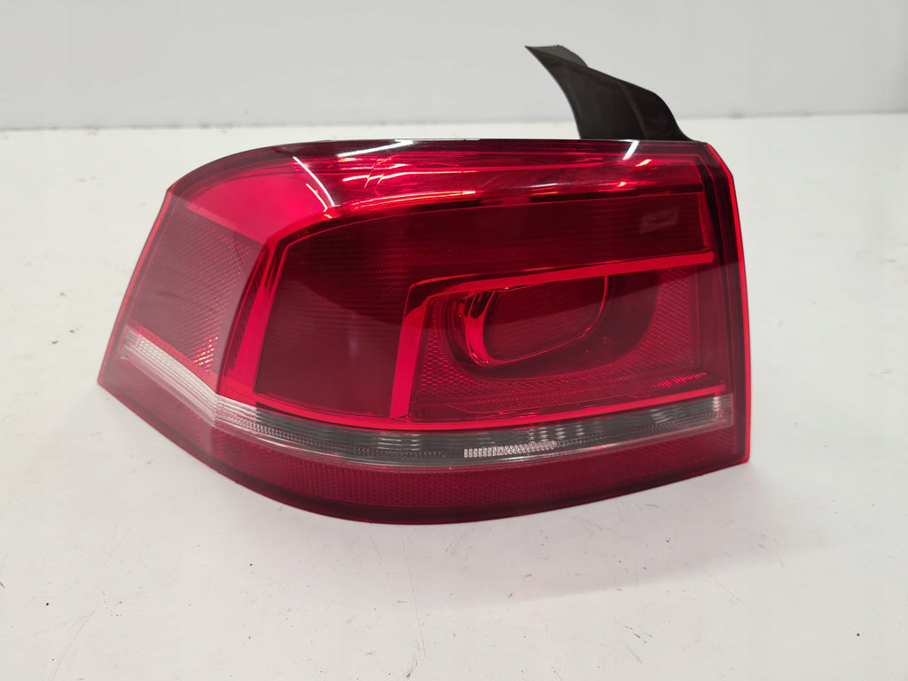 VW PASSAT B7 SEDAN LAMP LEFT REAR 3AE945095F