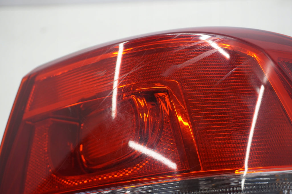 VW PASSAT B7 SEDAN LAMP RIGHT REAR 3AE945096F