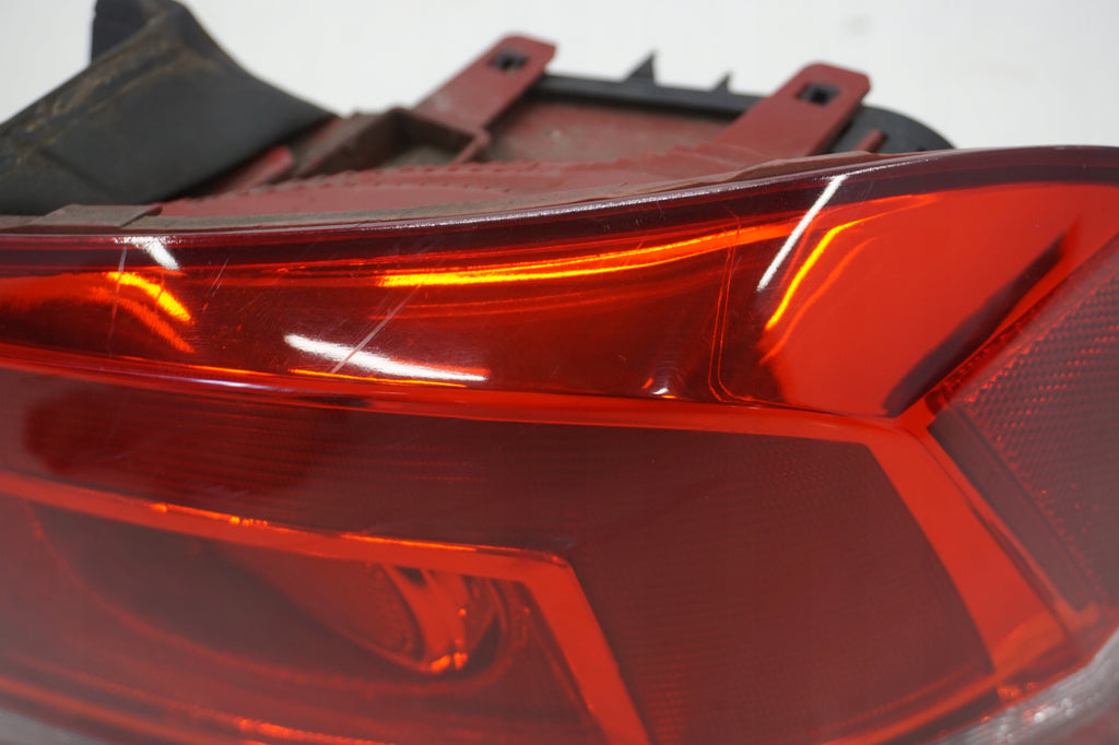 VW PASSAT B7 SEDAN LAMP RIGHT REAR 3AE945096F