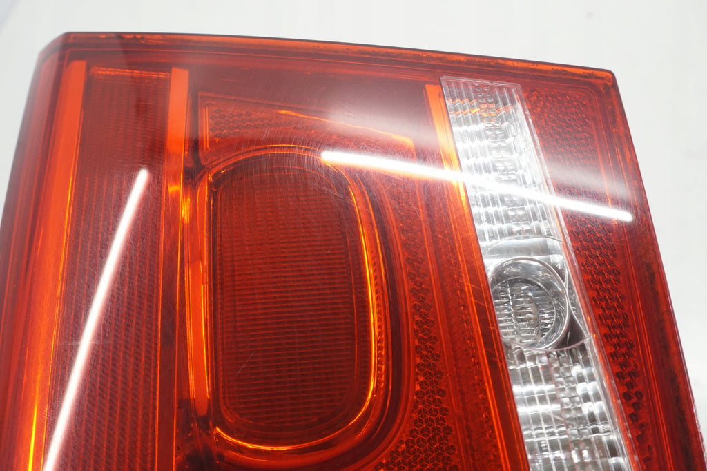 VW PASSAT B7 SEDAN LAMP RIGHT REAR FLAP 3AE945094J