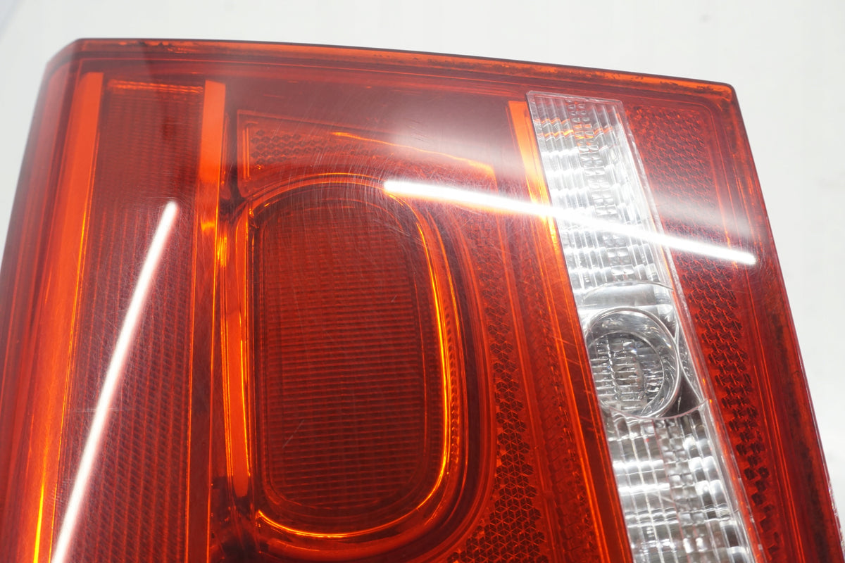 VW PASSAT B7 SEDAN LAMP RIGHT REAR FLAP 3AE945094J