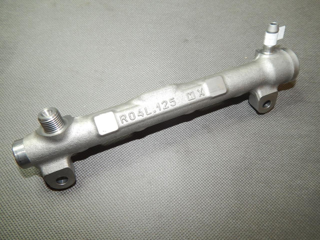 VW PASSAT B8 2.0 TDI INJECTION RAIL 04L089G