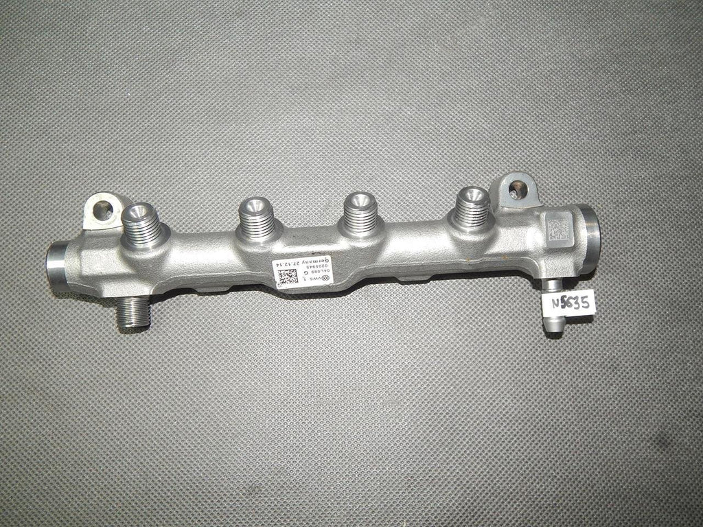 VW PASSAT B8 2.0 TDI INJECTION RAIL 04L089G