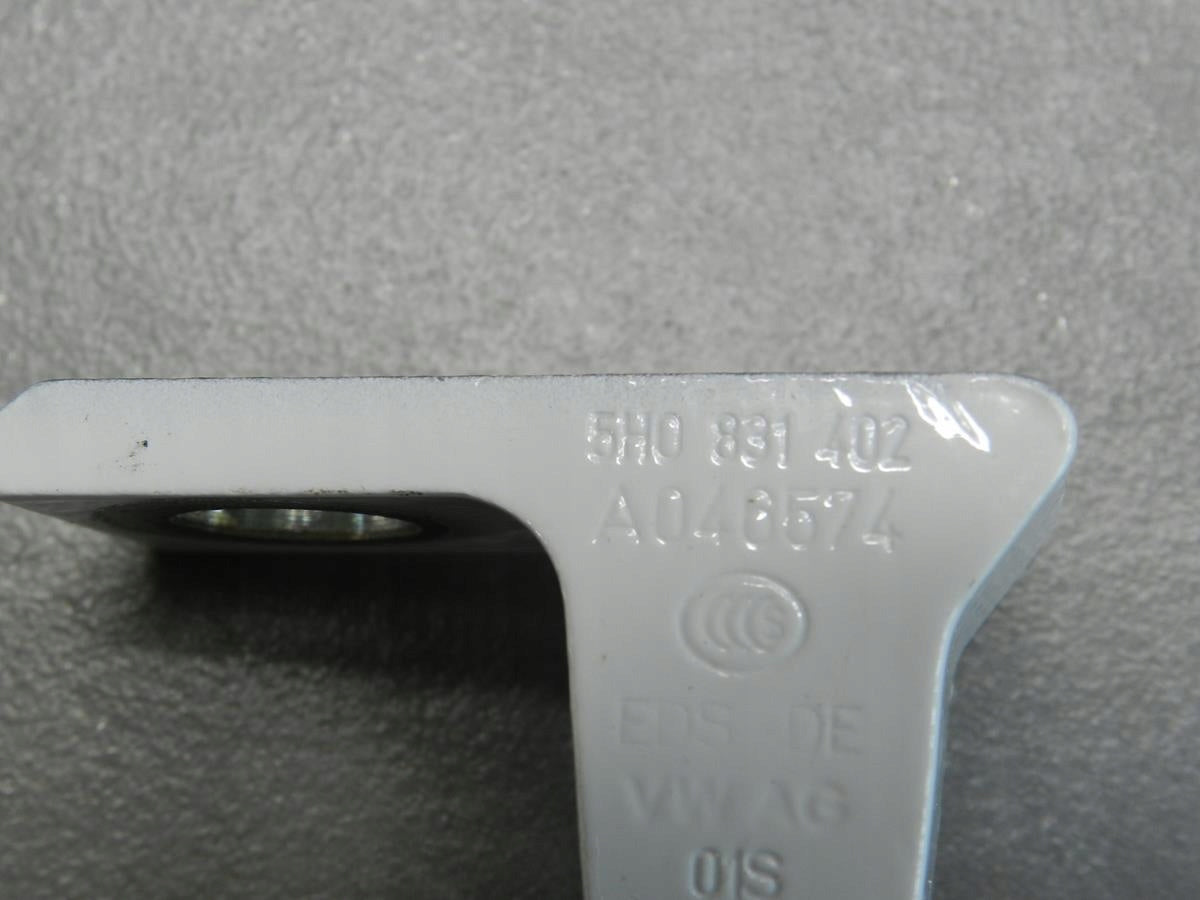 VW PASSAT B8 DOOR HINGE 5H0833402