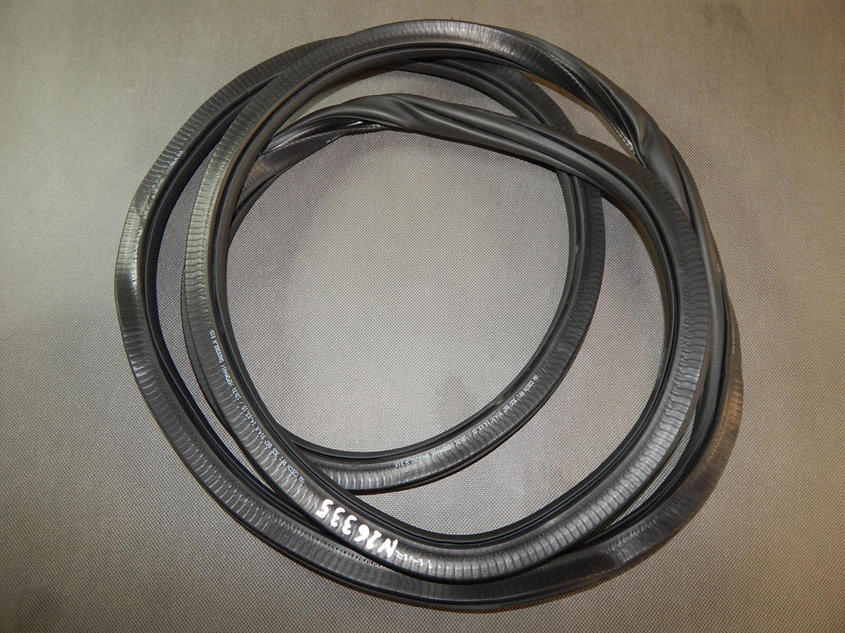 VW PASSAT B8 DOOR SEAL RIGHT REAR 3G5867914K