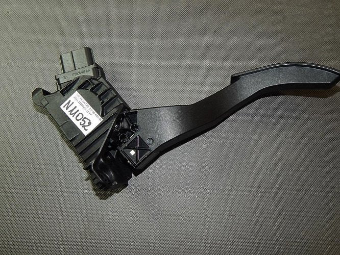 VW PASSAT B8 GAS POTENTIOMETER 5Q1723503H