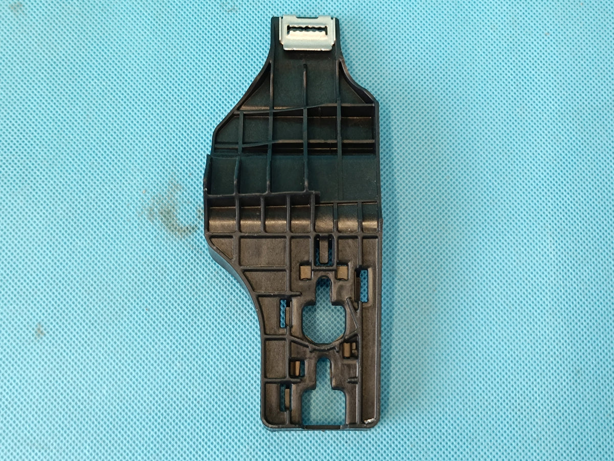 VW PASSAT B8 VARIANT 1.5 TSI 110KW 2024 R CONSOLE HOLDER 3G1863143A