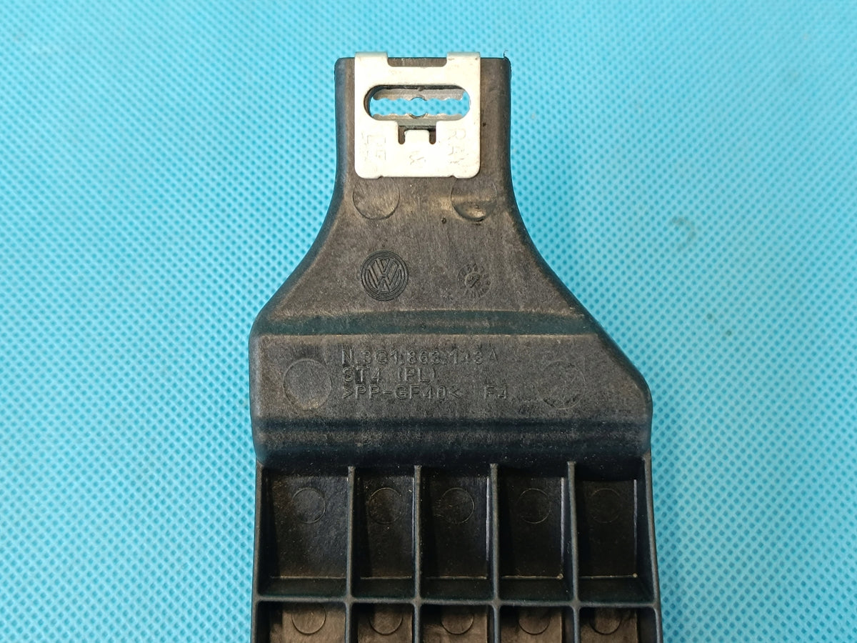 VW PASSAT B8 VARIANT 1.5 TSI 110KW 2024 R CONSOLE HOLDER 3G1863143A