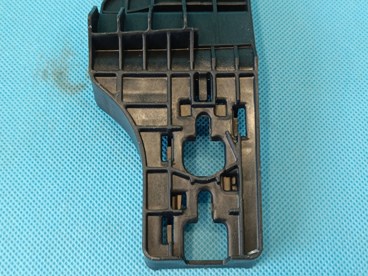 VW PASSAT B8 VARIANT 1.5 TSI 110KW 2024 R CONSOLE HOLDER 3G1863143A
