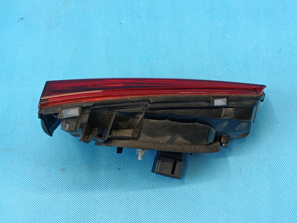 VW PASSAT B8 VARIANT 1.5 TSI 110KW 2024R FLAP LAMP RIGHT REAR 3G9945094K