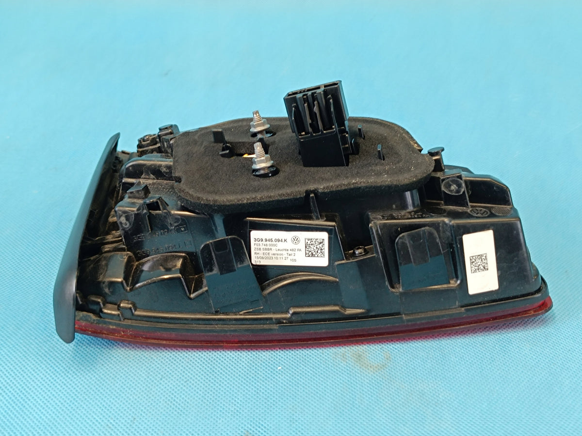 VW PASSAT B8 VARIANT 1.5 TSI 110KW 2024R FLAP LAMP RIGHT REAR 3G9945094K