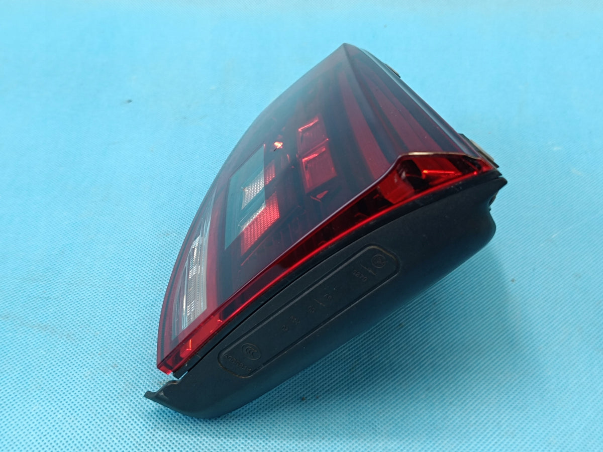 VW PASSAT B8 VARIANT 1.5 TSI 110KW 2024R FLAP LAMP RIGHT REAR 3G9945094K