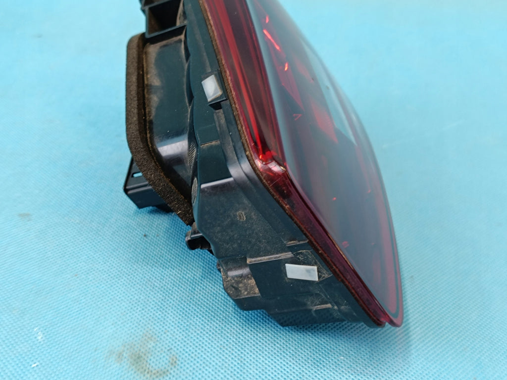 VW PASSAT B8 VARIANT 1.5 TSI 110KW 2024R FLAP LAMP RIGHT REAR 3G9945094K