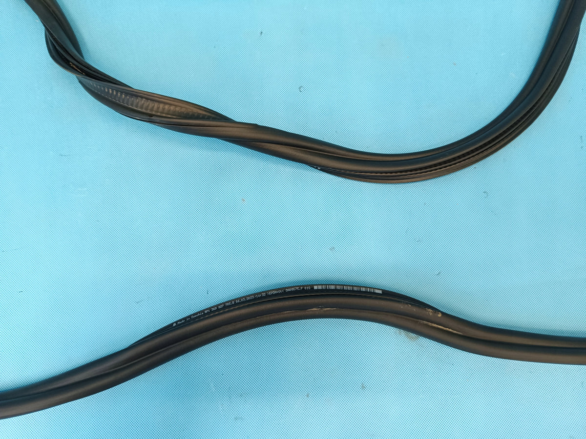 VW PASSAT B8 VARIANT 1.5 TSI 2024 R TAILGATE SEAL 3G9827705B