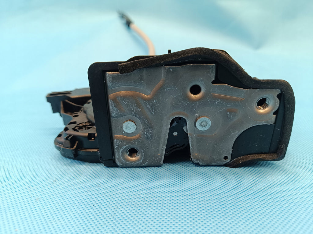 VW PASSAT B9 VARIANT 2.0 TDI 110KW 2024 R DOOR LOCK LEFT REAR 3J0839015A