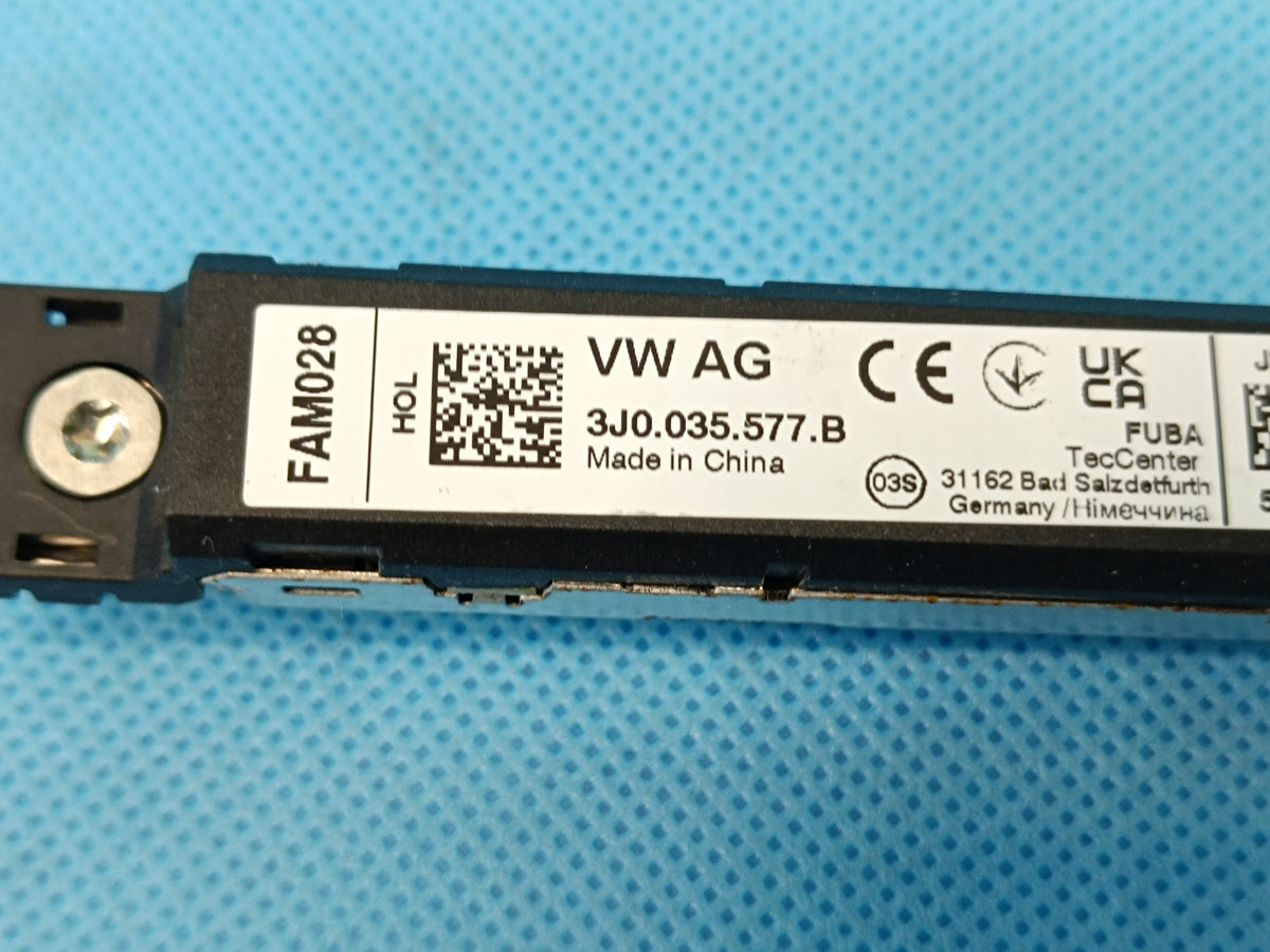 VW PASSAT B9 VARIANT 2.0 TDI 110KW 2024R ANTENNA AMPLIFIER 3J0035577B