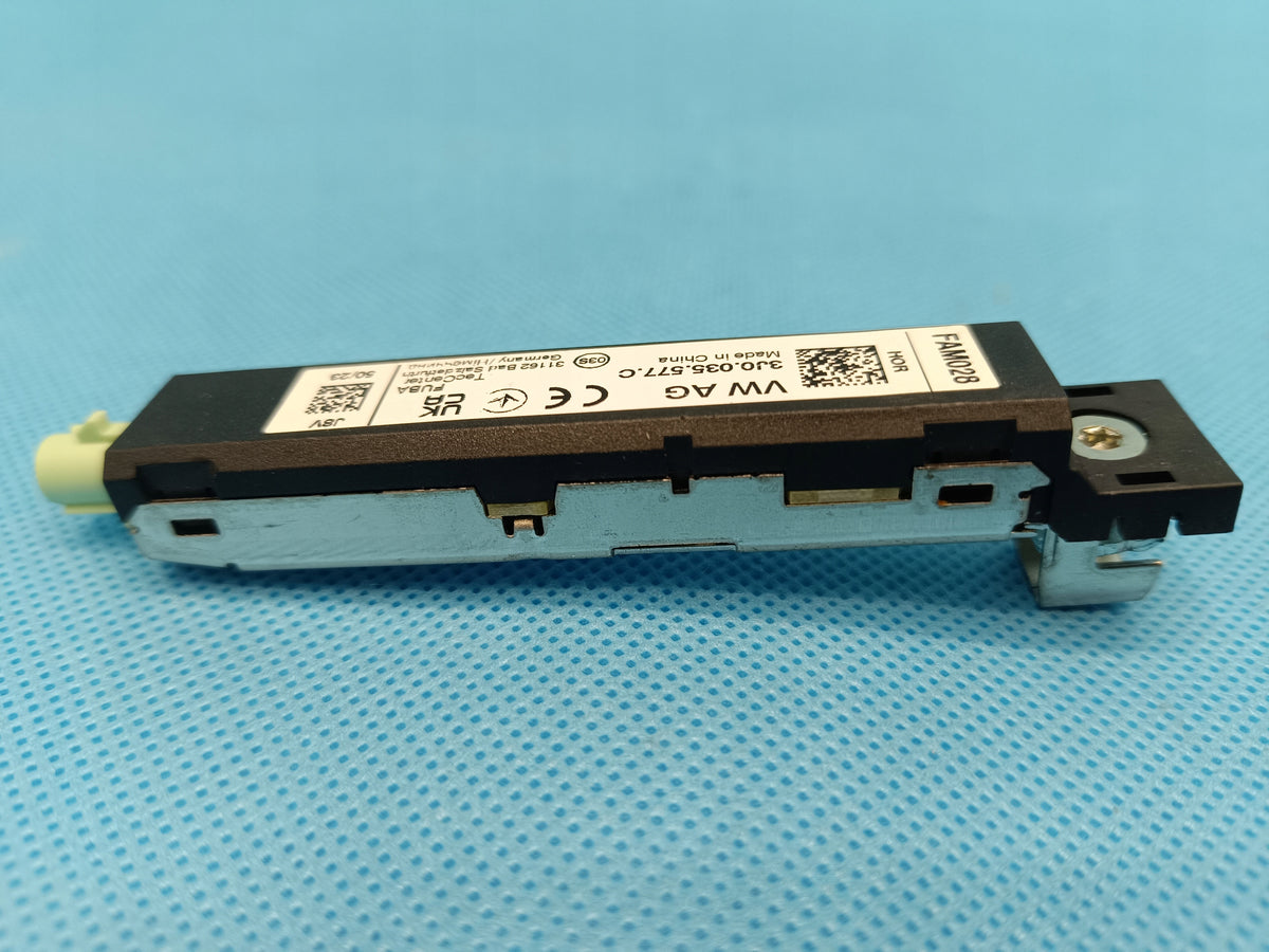 VW PASSAT B9 VARIANT 2.0 TDI 110KW 2024R ANTENNA AMPLIFIER 3J0035577C