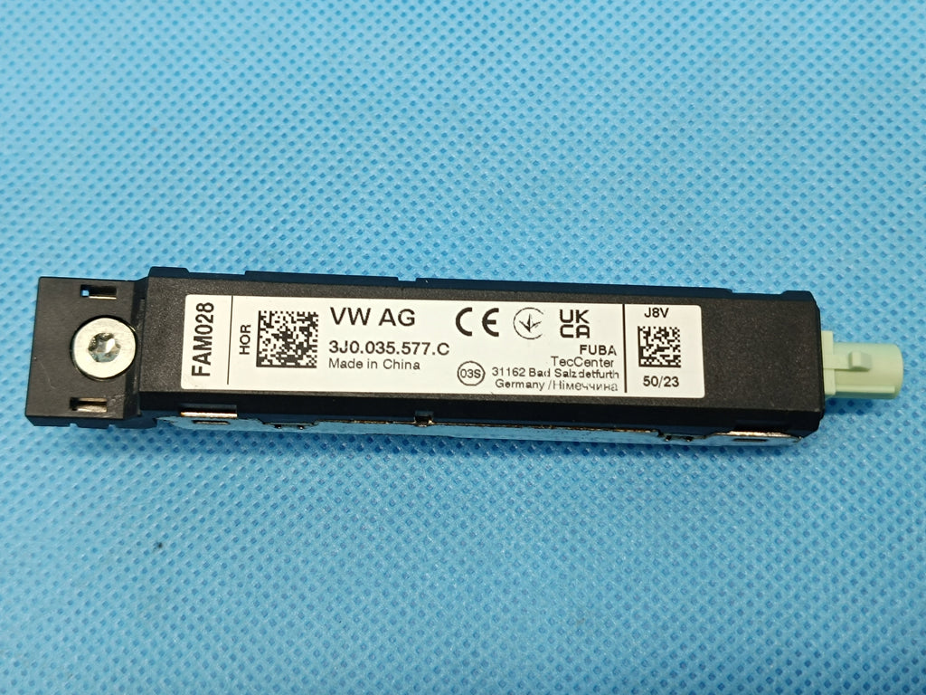 VW PASSAT B9 VARIANT 2.0 TDI 110KW 2024R ANTENNA AMPLIFIER 3J0035577C